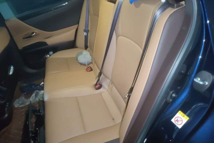 Used Lexus ES 2018 200 Excellence Edition China V Standard Left Rear Seat