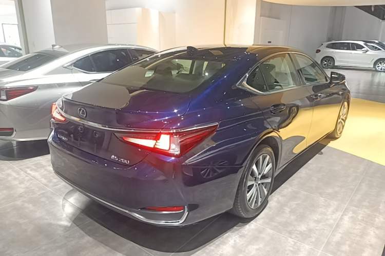 Used Lexus ES 2018 200 Excellence Edition China V Standard Rear Right 45 Deg