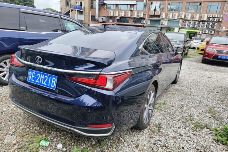 Used Lexus ES 2018 300h Premier Edition China V Standard Rear Right 45 Deg