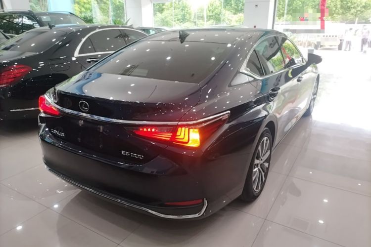 Used Lexus ES 2018 200 Excellence Edition China V Standard Rear Right 45 Deg
