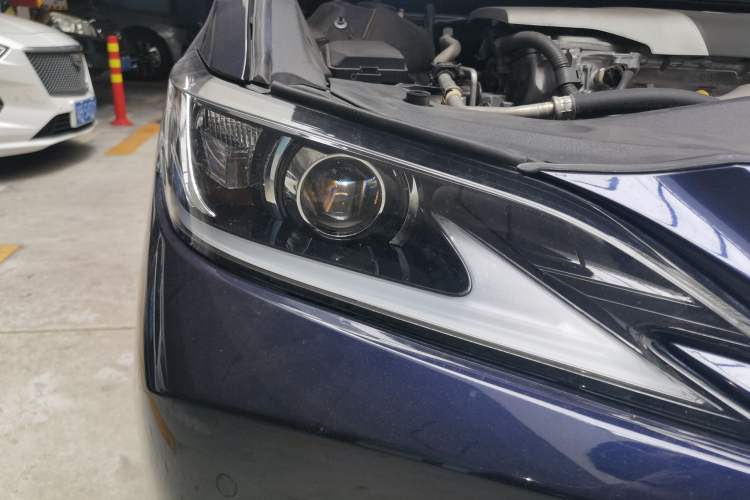 Used Lexus ES 2018 200 Excellence Edition China VI Standard Right Front Headlight