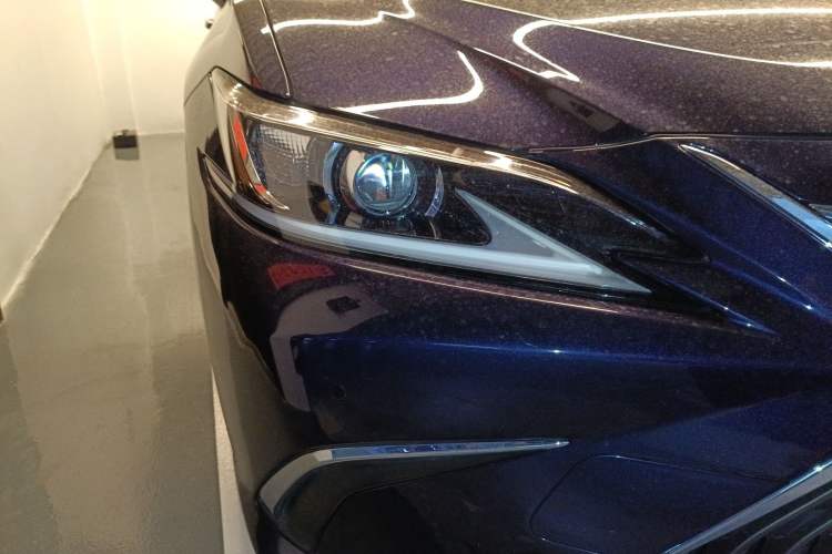 Used Lexus ES 2018 300h Premier Edition China VI Standard Right Front Headlight