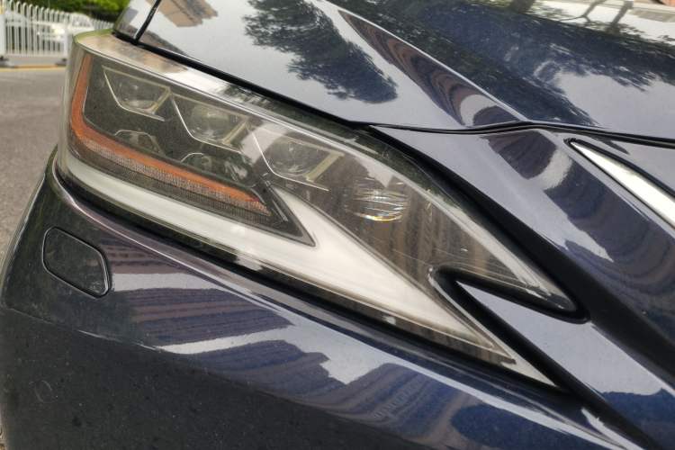 Used Lexus ES 2018 300h Premium Edition China VI Standard Right Front Headlight