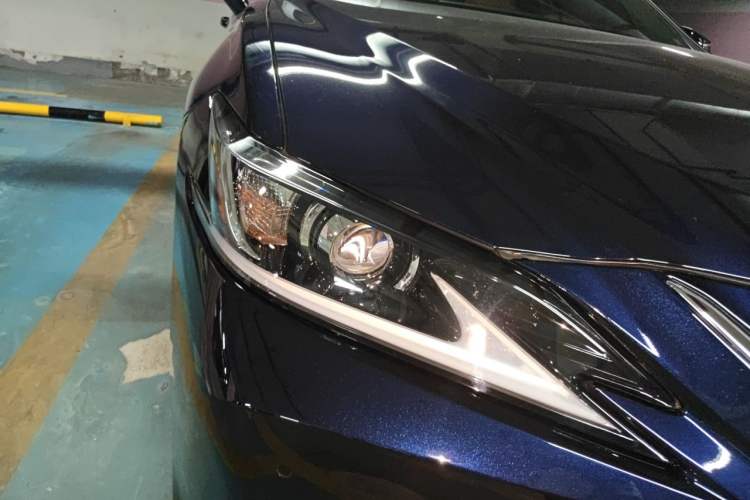 Used Lexus ES 2018 300h Premier Edition China V Standard Right Front Headlight