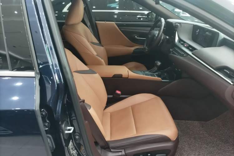 Used Lexus ES 2018 200 Excellence Edition China V Standard Right Front Seat