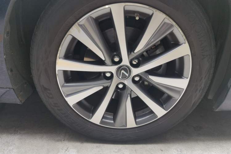 Used Lexus ES 2018 200 Excellence Edition China VI Standard Right Front Wheel Hub
