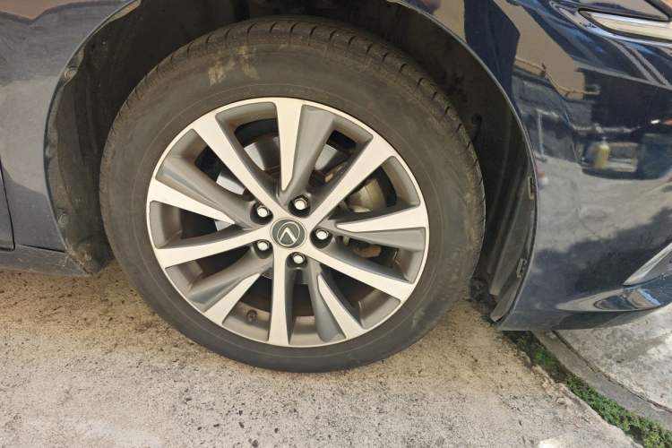 Used Lexus ES 2018 200 Excellence Edition China V Standard Right Front Wheel Hub