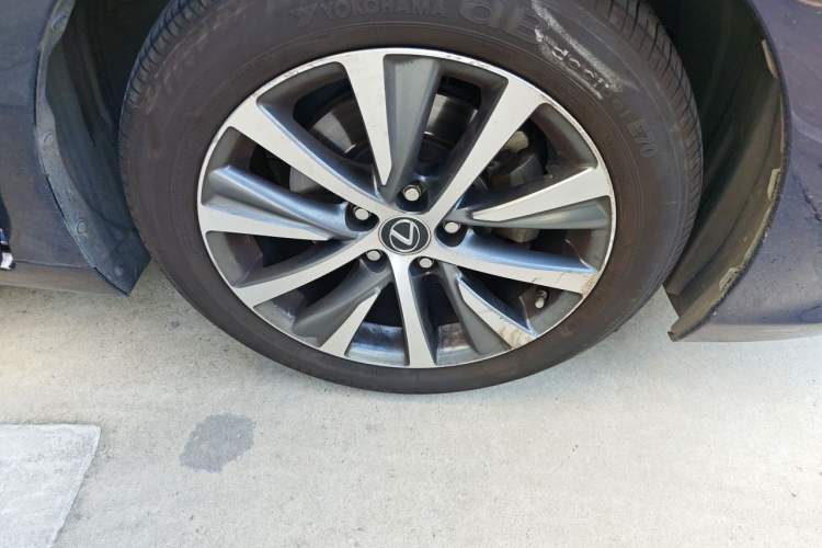Used Lexus ES 2018 200 Excellence Edition China V Standard Right Front Wheel Hub