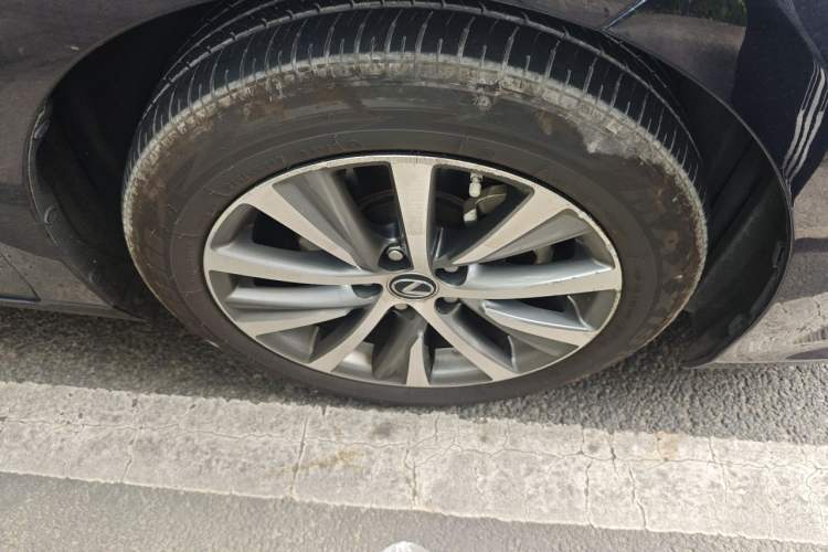 Used Lexus ES 2018 300h Premier Edition China VI Standard Right Front Wheel Hub