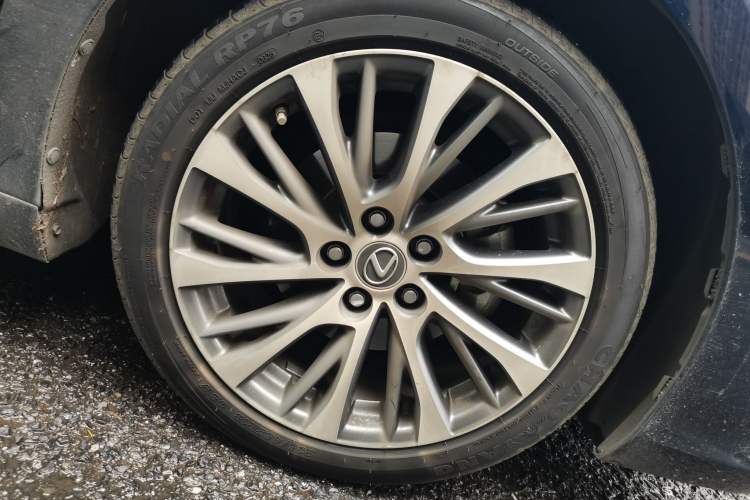 Used Lexus ES 2018 300h Premium Edition China VI Standard Right Front Wheel Hub