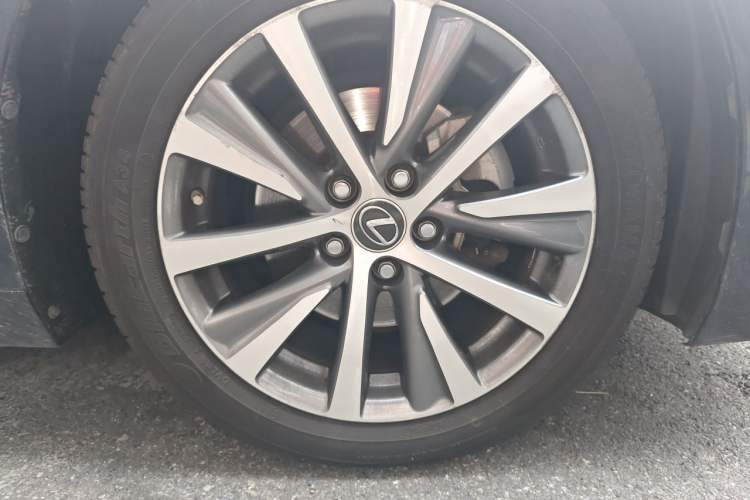 Used Lexus ES 2018 200 Luxury Edition China VI Right Front Wheel Hub