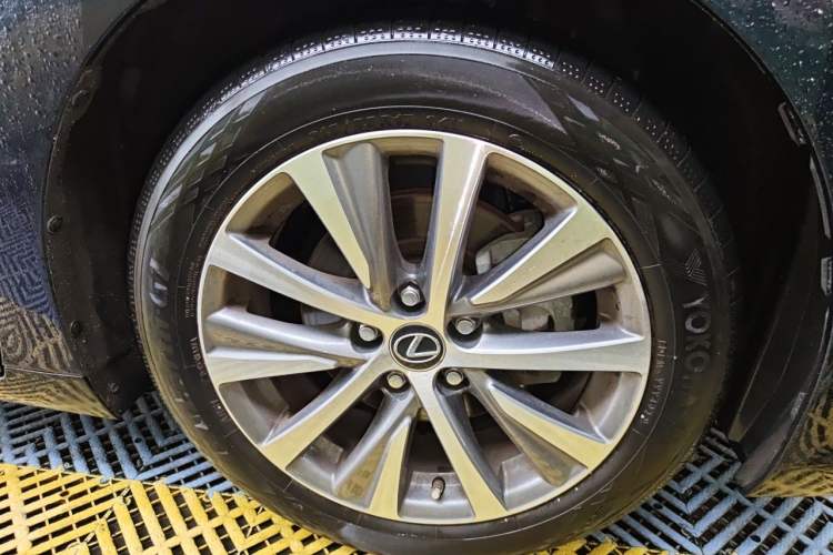 Used Lexus ES 2018 200 Luxury Edition China V Standard Right Front Wheel Hub