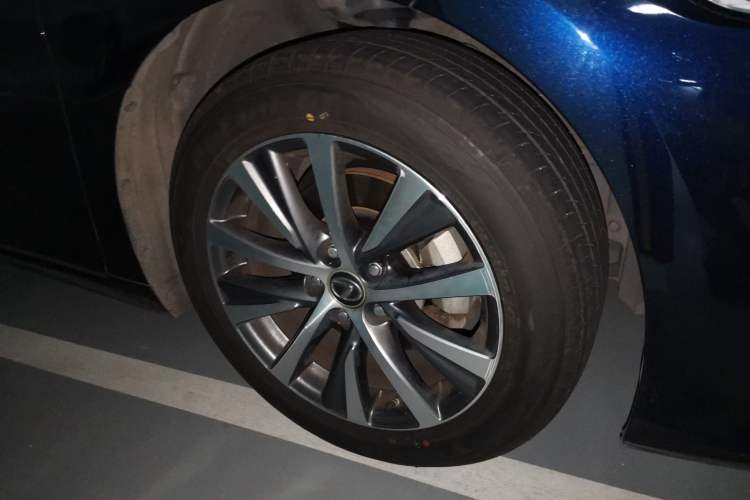 Used Lexus ES 2018 260 Excellence Edition China V Standard Right Front Wheel Hub