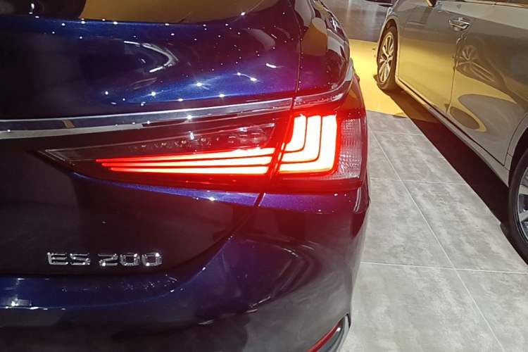 Used Lexus ES 2018 200 Excellence Edition China V Standard Right Rear Taillight