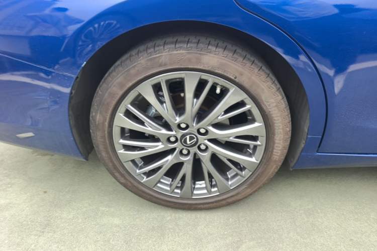 Used Lexus ES 2018 260 Excellence Edition China VI Standard Right Rear Wheel Hub