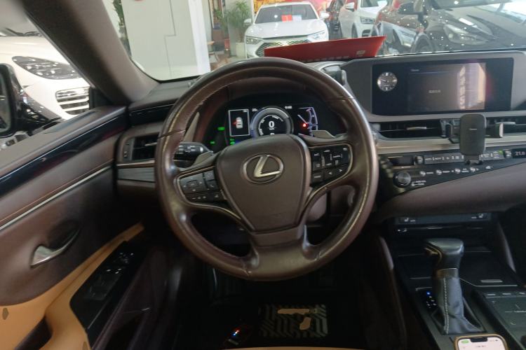 Used Lexus ES 2018 300h Premier Edition China VI Standard Steering Wheel