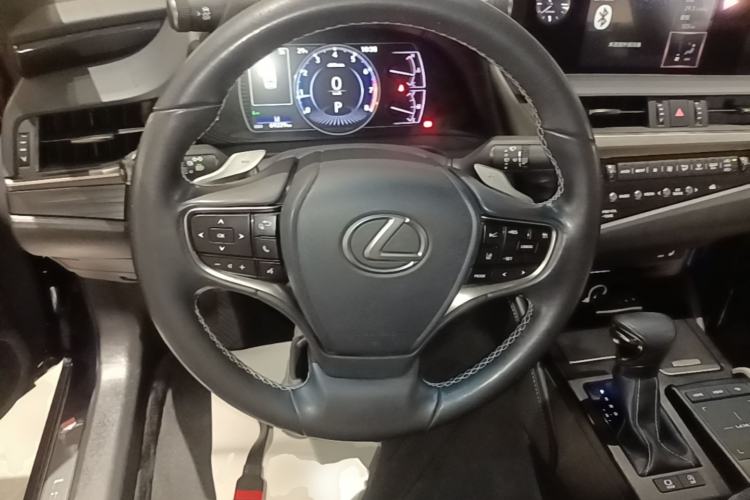 Used Lexus ES 2018 200 Excellence Edition China V Standard Steering Wheel