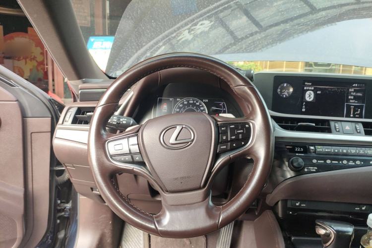 Used Lexus ES 2018 200 Excellence Edition China VI Standard Steering Wheel
