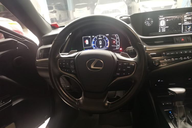 Used Lexus ES 2018 200 Excellence Edition China VI Standard Steering Wheel