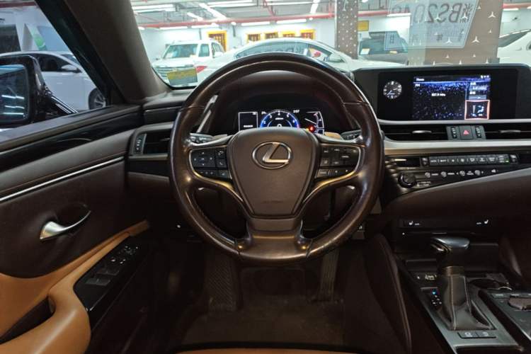 Used Lexus ES 2018 200 Excellence Edition China V Standard Steering Wheel