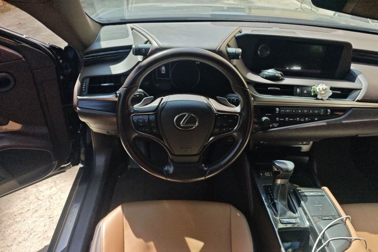 Used Lexus ES 2018 200 Excellence Edition China V Standard Steering Wheel