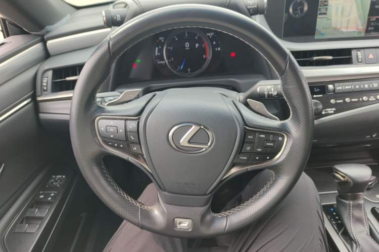 Used Lexus ES 2018 260 Excellence Edition China VI Standard Steering Wheel