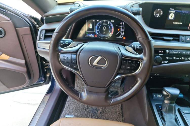 Used Lexus ES 2018 200 Excellence Edition China V Standard Steering Wheel