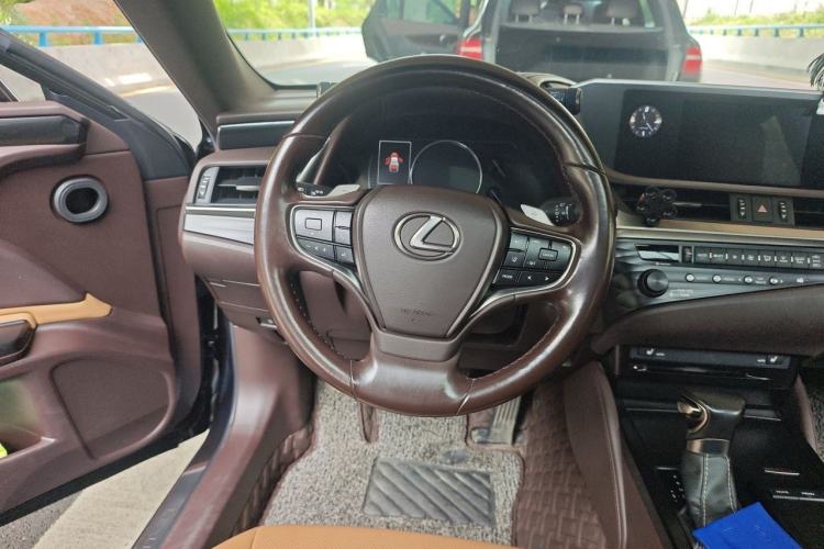 Used Lexus ES 2018 200 Excellence Edition China VI Standard Steering Wheel