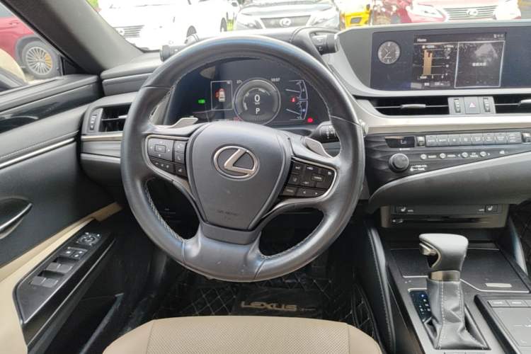 Used Lexus ES 2018 300h Premier Edition China V Standard Steering Wheel