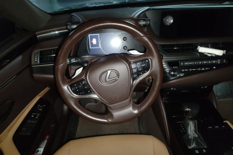 Used Lexus ES 2018 200 Excellence Edition China V Standard Steering Wheel