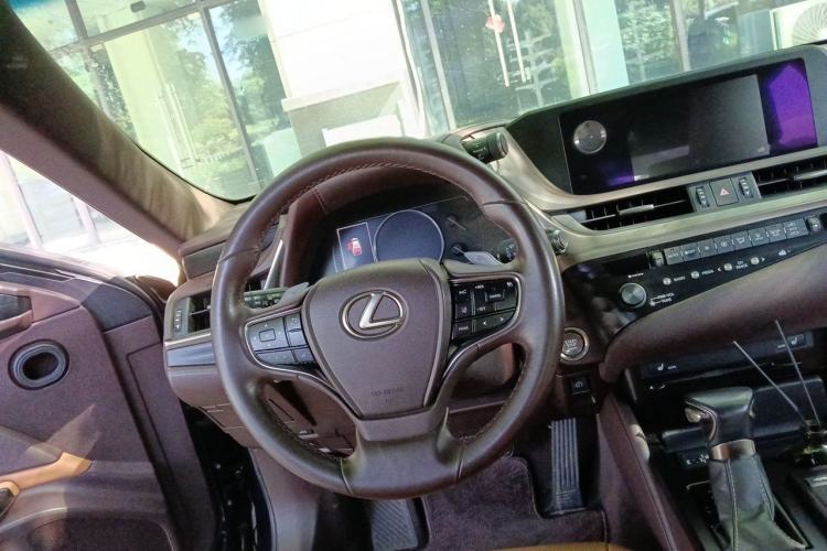 Used Lexus ES 2018 200 Excellence Edition China V Standard Steering Wheel