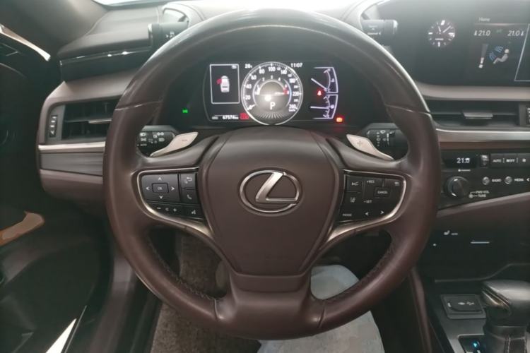 Used Lexus ES 2018 200 Excellence Edition China V Standard Steering Wheel