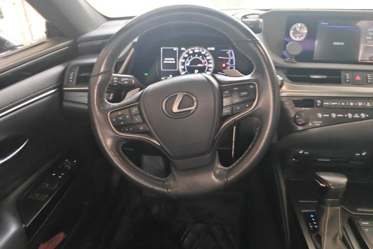 Used Lexus ES 2018 200 Excellence Edition China V Standard Steering Wheel