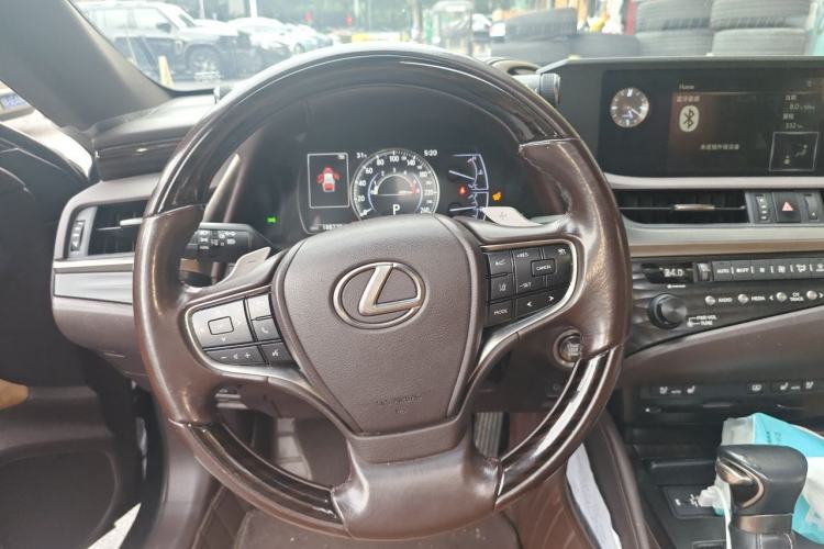 Used Lexus ES 2018 200 Luxury Edition China VI Steering Wheel