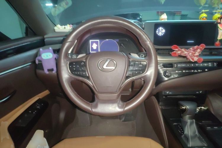 Used Lexus ES 2018 200 Excellence Edition China V Standard Steering Wheel
