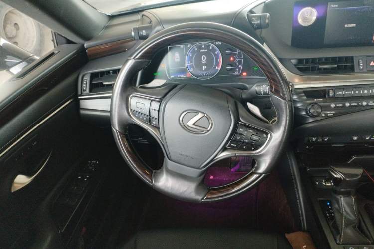 Used Lexus ES 2018 200 Luxury Edition China V Standard Steering Wheel