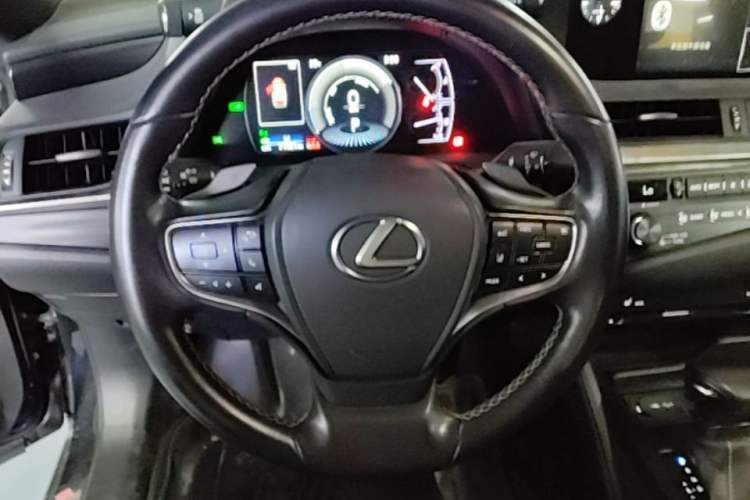 Used Lexus ES 2018 300h Premier Edition China VI Standard Steering Wheel