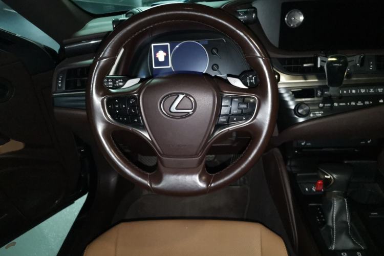 Used Lexus ES 2018 260 Excellence Edition China V Standard Steering Wheel