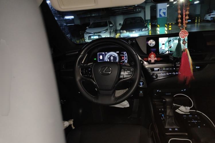 Used Lexus ES 2018 300h Premier Edition China VI Standard Steering Wheel