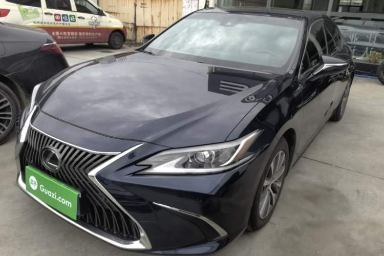 Used Lexus ES 2018 200 Excellence Edition China V Standard Guazi used car, China used car export, Used car for sale, Used Lexus cars, Cheapest cars for sale
