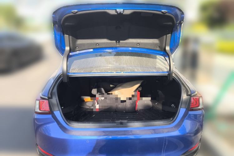 Used Lexus ES 2018 260 F SPORT China VI Trunk