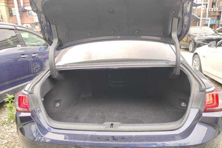 Used Lexus ES 2018 300h Premier Edition China V Standard Trunk