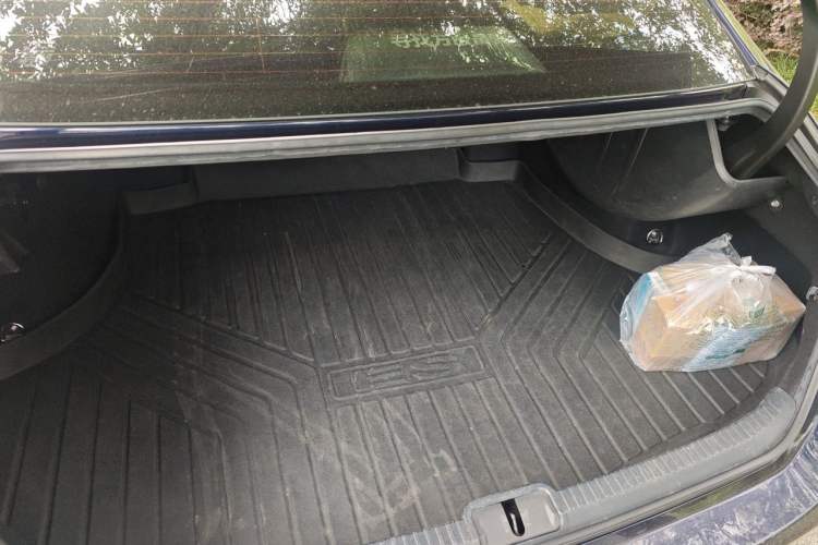 Used Lexus ES 2018 300h Premier Edition China VI Standard Trunk