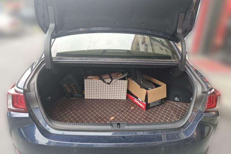 Used Lexus ES 2018 200 Luxury Edition China VI Trunk