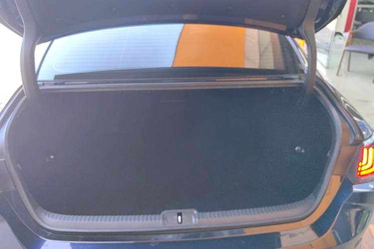 Used Lexus ES 2018 300h Premium Edition China VI Standard Trunk