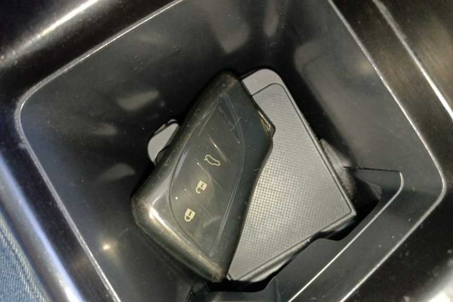 Used Lexus ES 2018 300h Premier Edition China VI Standard Vehicle Key