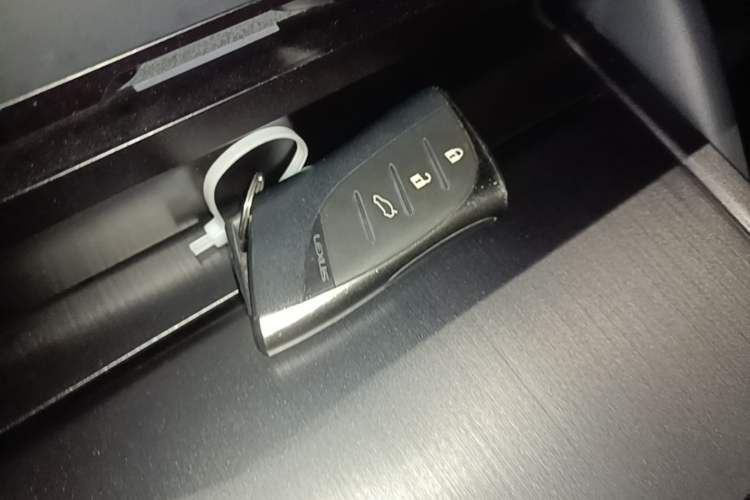 Used Lexus ES 2018 200 Excellence Edition China V Standard Vehicle Key