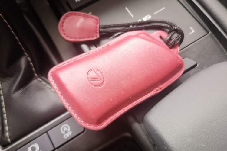 Used Lexus ES 2018 200 Excellence Edition China VI Standard Vehicle Key