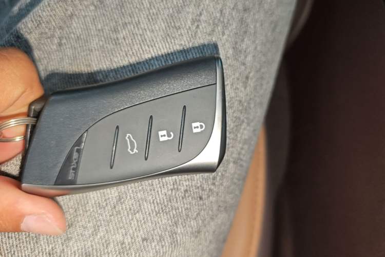 Used Lexus ES 2018 200 Excellence Edition China V Standard Vehicle Key