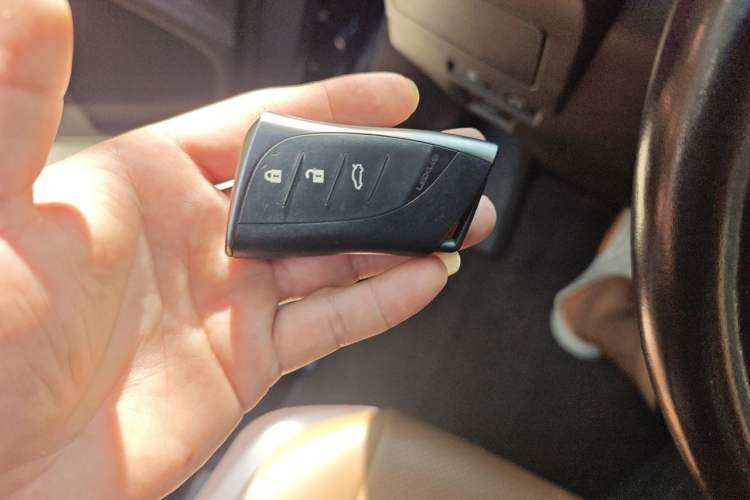Used Lexus ES 2018 200 Excellence Edition China V Standard Vehicle Key